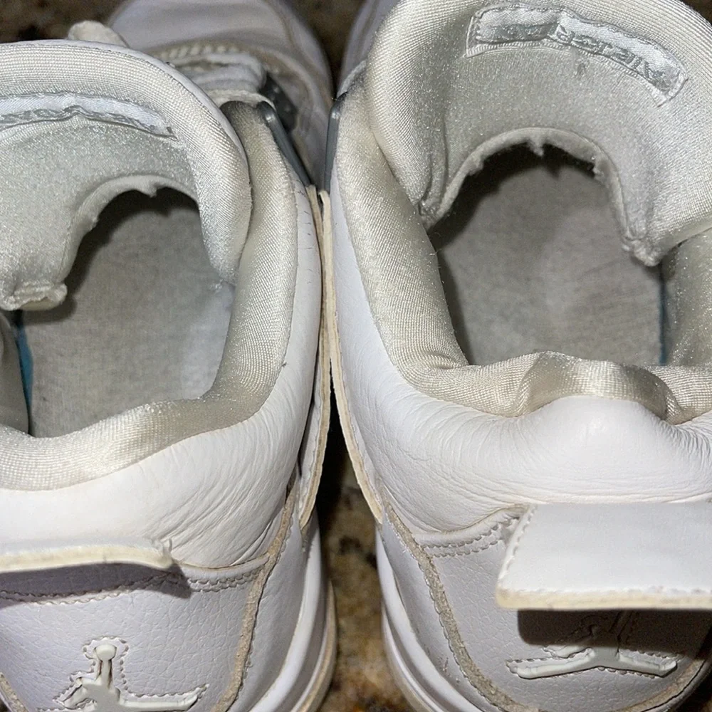 Jordan 4 Retro - Picture 4 of 11